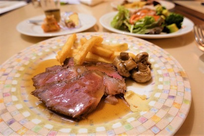 【ディズニー】週末はフォアグラ丼も登場　スイーツは早くもクリスマスがテーマ　ブライトンの贅沢ビュッフェ 画像