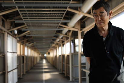 高倉健「不思議な映画のスタートとなった」　異例の刑務所での挨拶＆映画上映に涙 画像