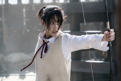 山崎紘菜＆鈴木伸之、初挑戦の武道で勇ましく戦場に立つ！『ブレイブ -群青戦記-』 画像