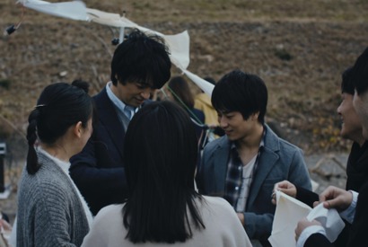 コロナ禍、できなかった合唱を多摩川河川敷で…「息をひそめて」メイキング映像 画像