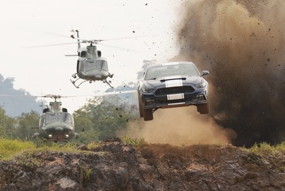 車が飛びまくる！『ワイスピ』興奮のカーアクションメイキング映像公開 画像