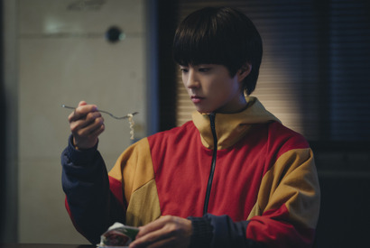 パク・ボゴムの“ソボク”、外の世界で初めてのカップ麺シーン到着『SEOBOK』 画像