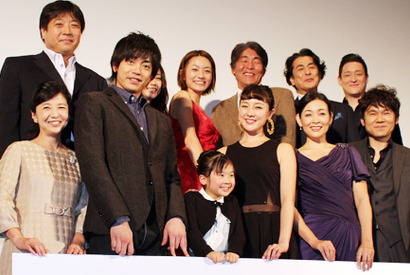 伊藤歩、夫婦役演じた劇団EXILEメンバーと“お尻”で初対面!? 画像