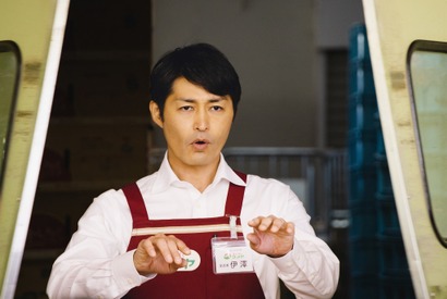 何をやっても空回り？安田顕主演『私はいったい、何と闘っているのか』場面写真 画像
