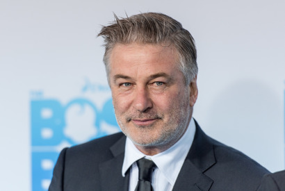 アレック・ボールドウィン、主演作で小道具の銃による誤射事故…撮影監督が死亡、監督も重体 画像