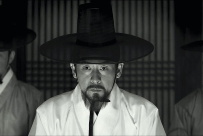 ソル・ギョング、“国家の忠臣”が異教徒として排除へ…『茲山魚譜』冒頭映像 画像