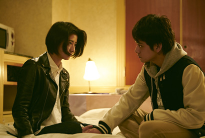 黒島結菜が北村匠海と見つめ合い、涙…『明け方の若者たち』新場面写真 画像