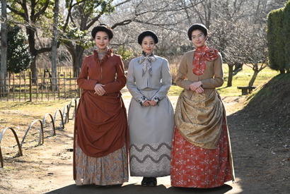 池田エライザ＆佐久間由衣、広瀬すず“梅”の親友役で出演 SPドラマ「津田梅子」 画像