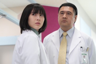 小手伸也“真壁”に「号泣させられてしまうとは」「本領発揮回」などの声殺到、涙する“白夜”浜辺美波の演技にも賞賛多数…「ドクターホワイト」第8話 画像