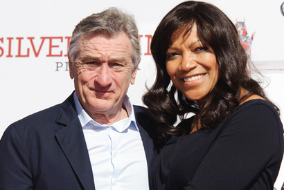 デ・ニーロ、盟友の予言通りにセメント漬け。ハリウッドに手形と足形を刻む 画像