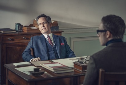 “黒縁メガネスパイ”をスカウト！英国の名優トム・ホランダーが自身の役を語る「ハリー・パーマー　国際諜報局」 画像