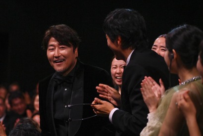 『ベイビー・ブローカー』ソン・ガンホ、カンヌ男優賞を韓国初受賞！倍賞千恵子×磯村勇斗『PLAN 75』監督も受賞へ 画像