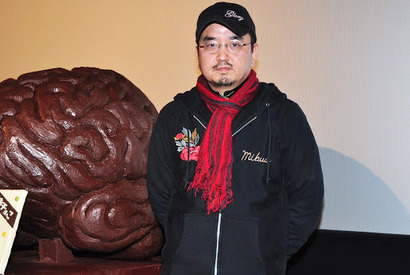 生田斗真、脳みそ型のチョコに「日本一グロテスクなバレンタイン」と苦笑 画像