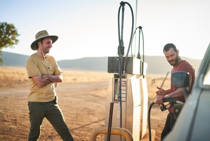 ジェイミー・ドーナン、80年代ヒット曲の熱唱も！「ザ・ツーリスト」撮影の裏側 画像