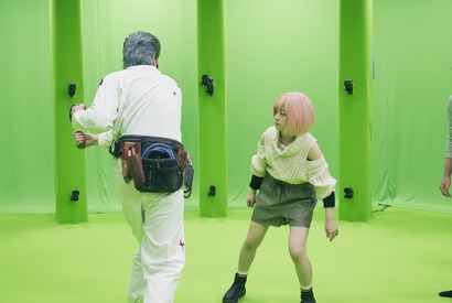 橋本環奈＆城田優、新技術用いたアクションに注目『バイオレンスアクション』メイキング 画像