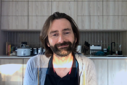 デヴィッド・テナント＆マイケル・シーンの仲良しぶりに注目「ステージド」舞台“裏”の特別編が上陸 画像