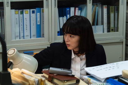 清野菜名“雫”、夢に向かって奮闘中！実写『耳をすませば』職場の場面写真公開 画像