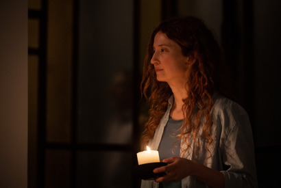 イタリアの名匠最新作『3つの鍵』アルバ・ロルヴァケル演じる“2階に住むモニカ”の本編映像 画像