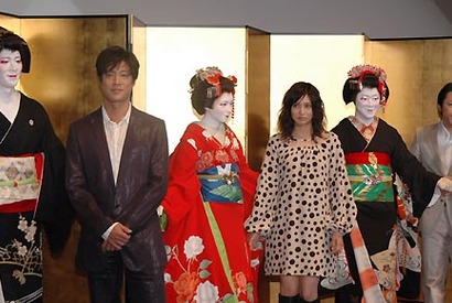 「そっくりで気に入ってます！」本人も納得の阿部サダヲの舞妓姿をお披露目 画像