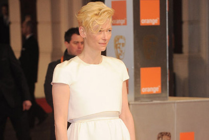 ティルダ・スウィントン、「シャネル」メティエダール・コレクションの広告塔に抜擢 画像