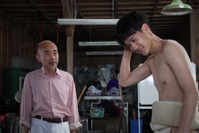 竹中直人“青木”登場、新世代の相撲部員たちとの交流も「シコふんじゃった！」場面写真＆第3話本編映像 画像