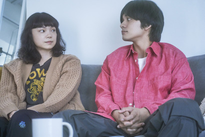 北村匠海×古川琴音、中川大志×松岡茉優が見つめ合う…『スクロール』場面写真 画像