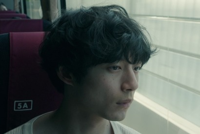 柔らかくも神秘的…“見たかった坂口健太郎”で主演『サイド バイ サイド 隣にいる人』 画像