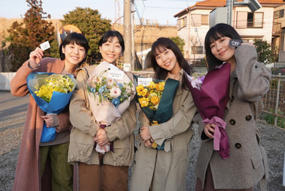 安藤サクラ＆夏帆＆木南晴夏＆水川あさみ、「ブラッシュアップライフ」笑いに包まれオールアップ 画像