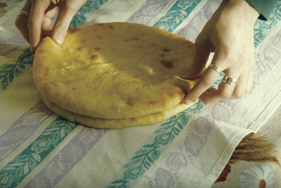 ジョージア大使直伝！ハチャプリのレシピ公開『ジョージア、白い橋のカフェで逢いましょう』 画像