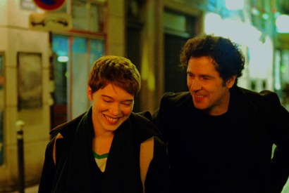 新しい恋と父の病、喜びと悲しみに揺れる…レア・セドゥ主演『それでも私は生きていく』本編映像 画像