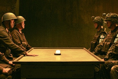 1等当選くじを挟んで南北“宝くじ”会談!?『宝くじの不時着』日本オリジナル予告編 画像