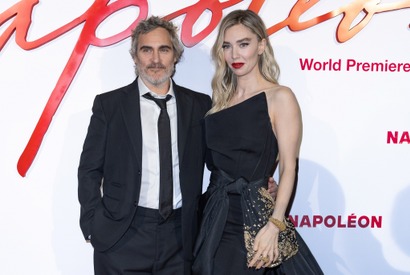 ホアキン・フェニックス＆ヴァネッサ・カービーがパリへ“凱旋”『ナポレオン』プレミア　 画像