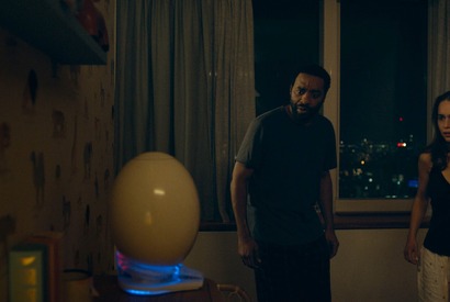 アプリで状態を管理？赤ちゃんを育てる卵型“ポッド”との生活『ポッド・ジェネレーション』本編映像 画像