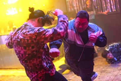 マ・ドンソクの拳が炸裂！小山力也が迫力ナレーション『犯罪都市 NO WAY OUT』日本版予告 画像