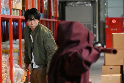 櫻井翔、獣と対峙…「新空港占拠」場面写真＆映像公開 画像