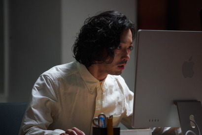 金子ノブアキ“プログラマー”の裏の顔…？『マッチング』場面写真を独占入手 画像