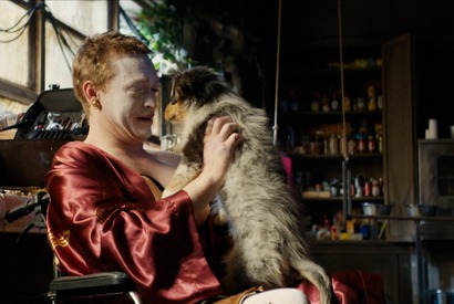 ケイレブ・ランドリー・ジョーンズは「熱心に準備」『DOGMAN ドッグマン』犬たちとの撮影秘話が明らかに 画像