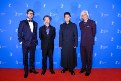永瀬正敏＆浅野忠信＆佐藤浩市ら『箱男』ベルリン世界初上映に参加「時代が『箱男』に追いついた」と監督 画像