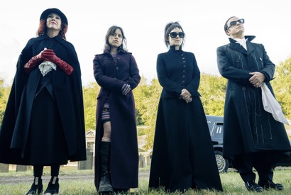 『ビートルジュース』続編より初映像解禁 新キャストのジェナ・オルテガ演じるアストリッドの姿も 画像