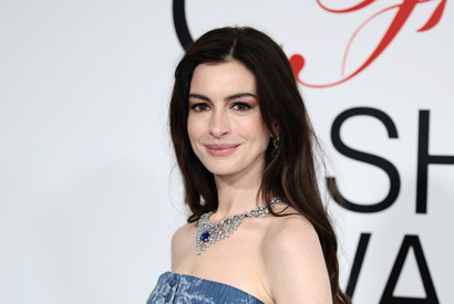 アン・ハサウェイ、オーディションで10人の俳優とキスを求められた過去を告白 画像