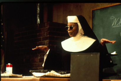 『天使にラブ・ソングを2』公開から30年…ウーピー・ゴールドバーグが同窓会で子役たちと再会し涙 画像