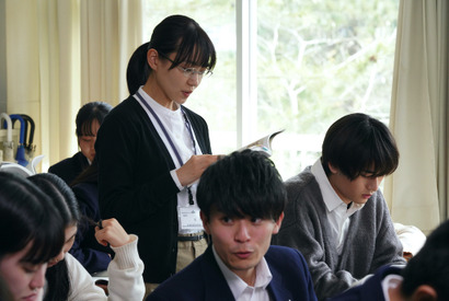 奈緒主演『先生の白い嘘』登場人物の内面に迫る、yamaの主題歌コラボPV完成 画像