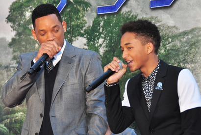 ウィル・スミス、東京スカイツリーの真下で息子と一緒にラップ披露！ 画像