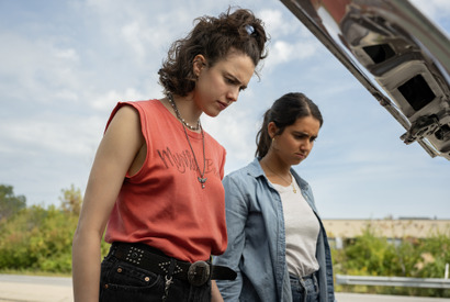 正反対な2人が予測不能のアメリカ縦断！『ドライブアウェイ・ドールズ』8月28日リリース 画像