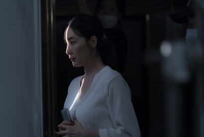 チェ・ジウが困惑の表情見せる…『ニューノーマル』本編映像 画像