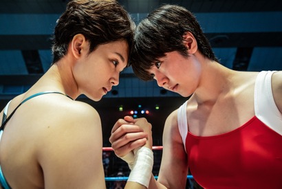 Netflixシリーズ「極悪女王」唐田えりか＆剛力彩芽“クラッシュ・ギャルズ”場面写真公開 画像