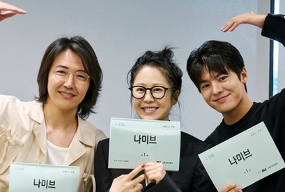 『善徳女王』コ・ヒョンジョンが共演俳優らを虜に！新ドラマの台本リーディング現場を公開 画像