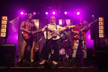 ロンドン発、クールなムスリム女性パンクバンド再び「絶叫パンクス レディパーツ！S2」日本初配信＆初放送 画像