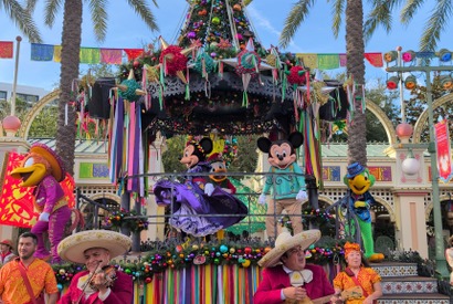 【海外ディズニー】人気の“ビバ・ナビダ！”も！ディズニー・カリフォルニア・アドベンチャー・パークのホリデー 画像