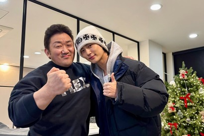 俳優ビョン・ウソクがマ・ドンソクを背負って走る!? 意外なツーショットに反響【PHOTO】 画像